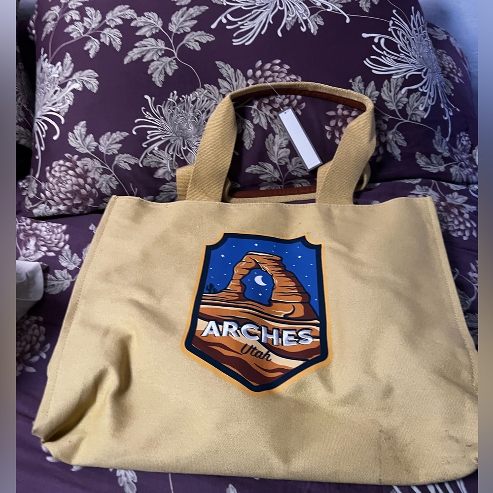 Arches Utah tote